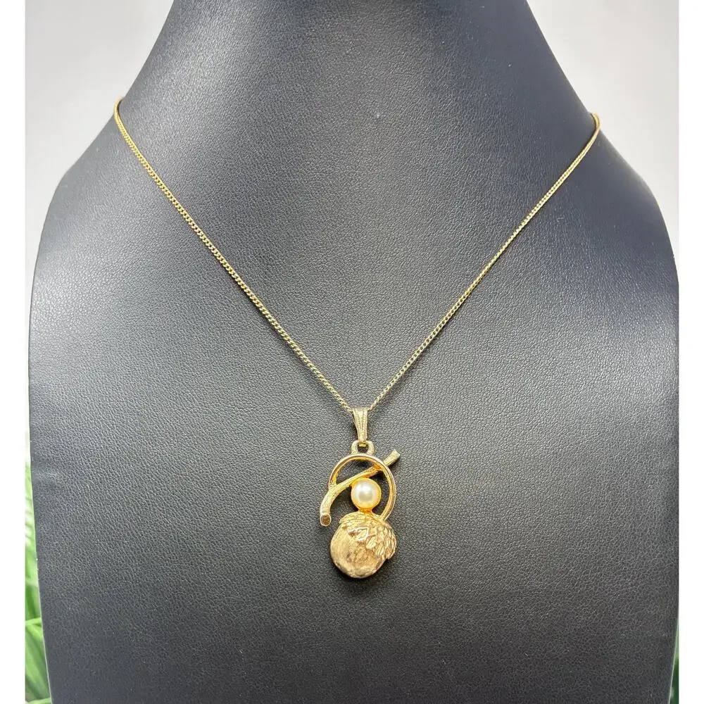 Vintage Sarah Coventry Acorn Pendant Necklace Gold Tone Faux Pearl Nature